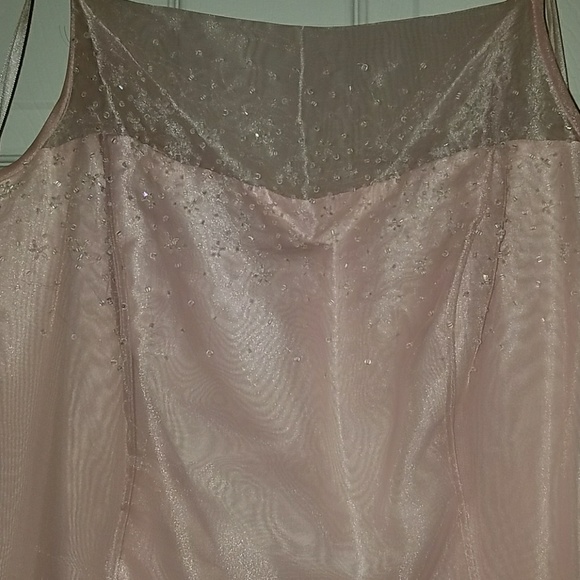 Plush pink gown and shall - Picture 4 of 6